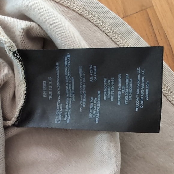 NWOT - Volcom True to This T-shirt - Girls L - Picture 5 of 5